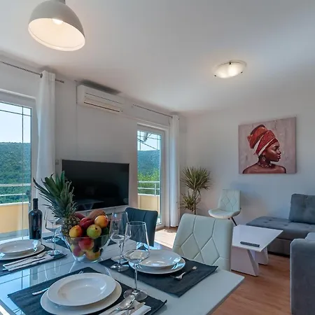 Nona Andrejka - Elegance&comfort Drivenik